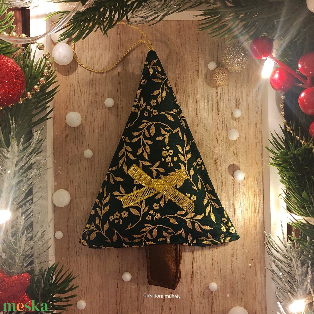 Karácsonyfa függő, textil fenyőfa függő díszzöld arany indás - karácsony - karácsonyi lakásdekoráció - karácsonyi lakásdíszek - Meska.hu
