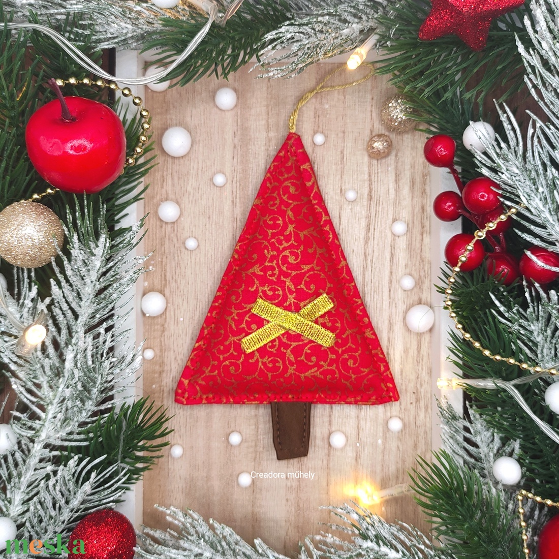 Karácsonyfa függő, textil fenyőfa, piros óarany indás - karácsony - karácsonyi lakásdekoráció - karácsonyi lakásdíszek - Meska.hu