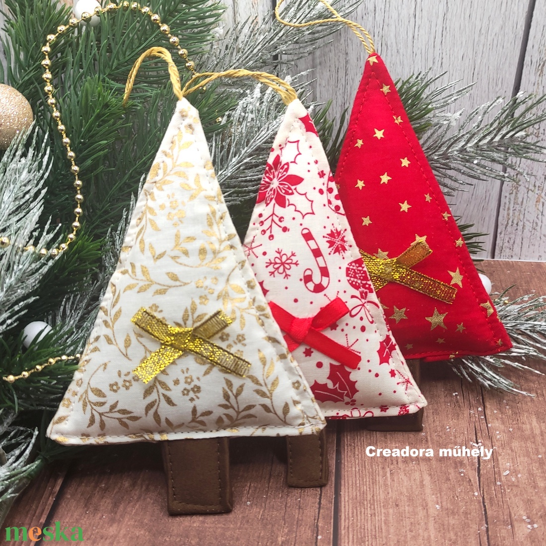 Karácsonyfa függő dísz, textil fenyőfa csomag krémszín-piros-arany 3 darabos - karácsony - karácsonyi lakásdekoráció - karácsonyfa, grincsfa - Meska.hu