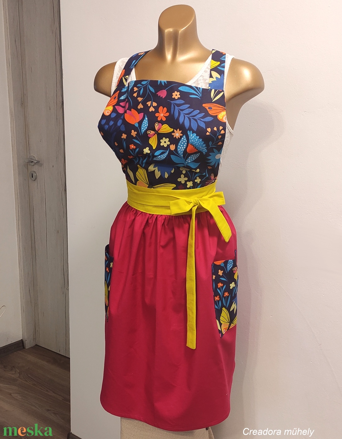 Csinos női kötény - otthon & életmód - konyhafelszerelés, tálalás - konyhai textil - kötény - Meska.hu