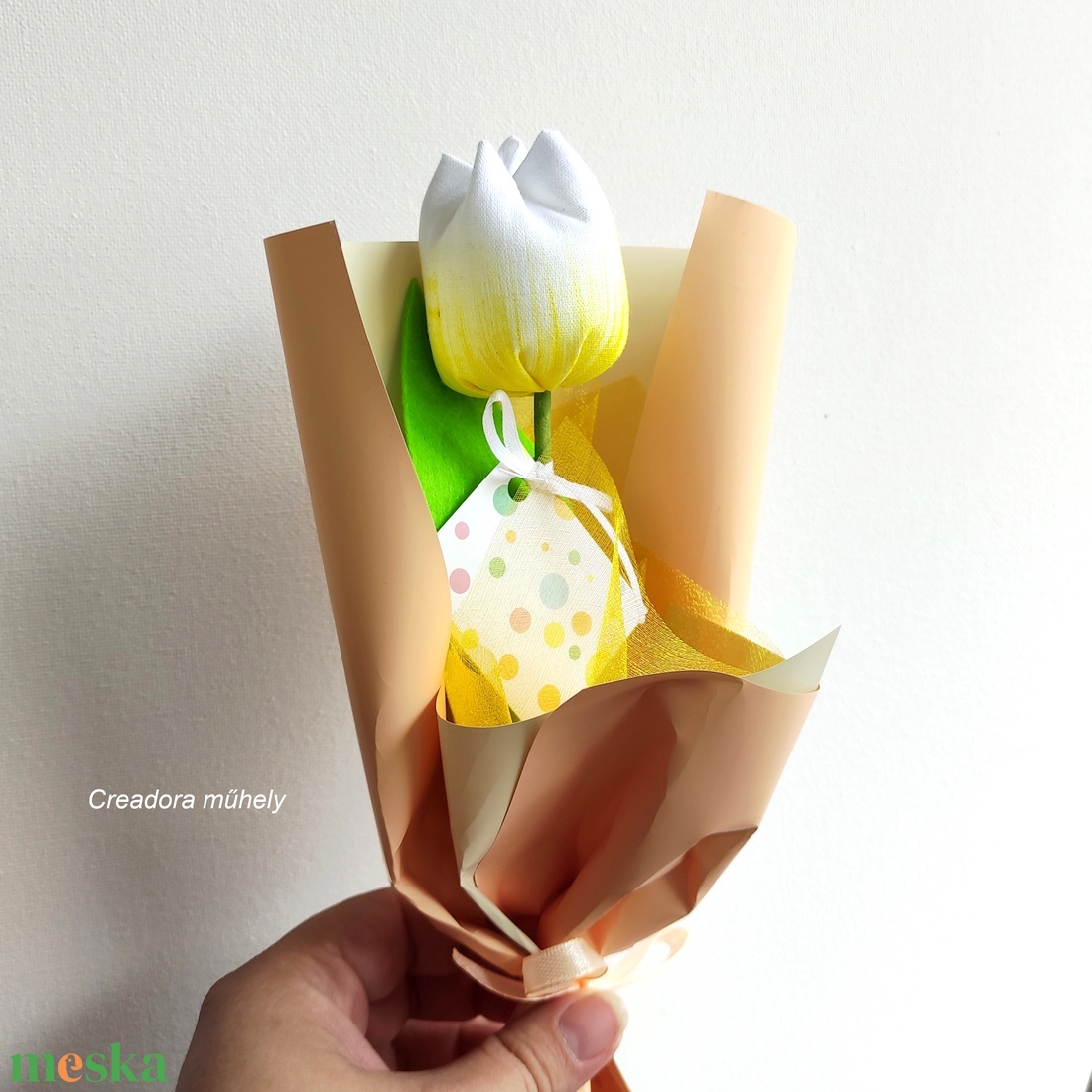 Textil tulipán csomagolva, kísérő kártyával (több szín) - otthon & életmód - virágdekoráció - virágok - szálas virág - Meska.hu