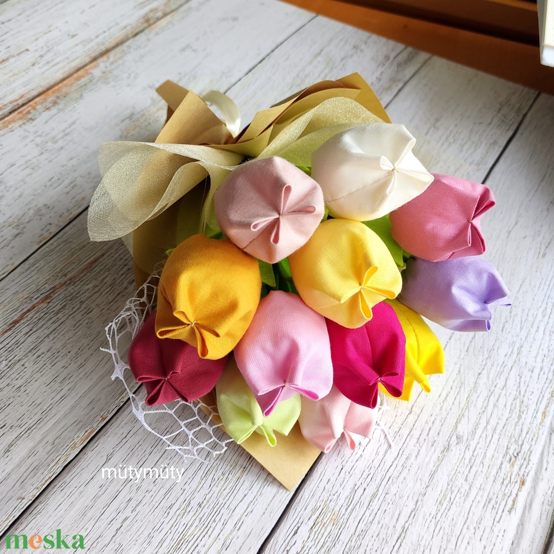 Textil tulipán csokor natúr csomagolásban kísérő kártyával 12 szál egyedi színösszeállításban - otthon & életmód - virágdekoráció - virágok - virágcsokor - Meska.hu