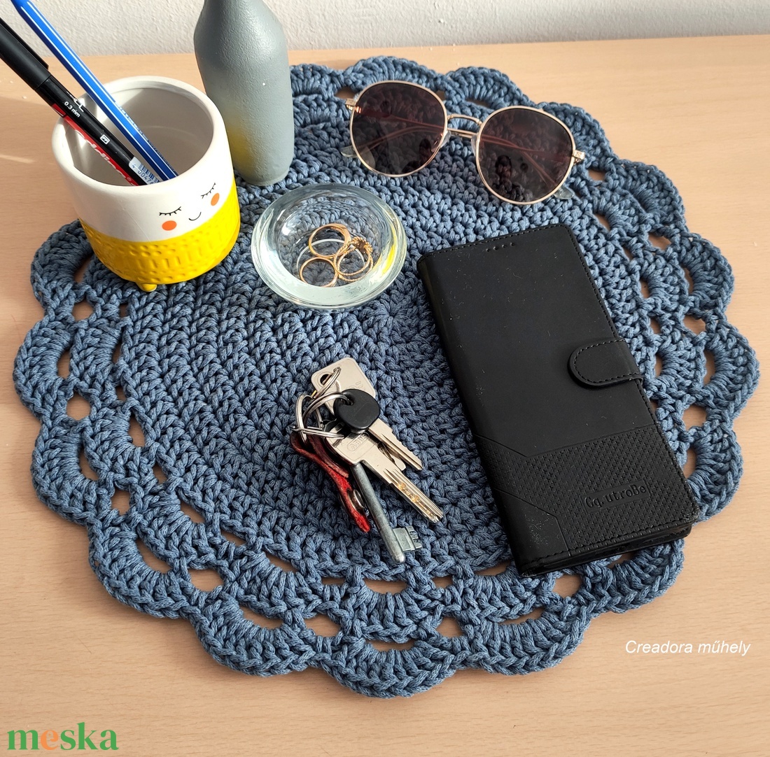 Horgolt kis terítő, asztalközép többféle színeben - otthon & életmód - lakástextil - abrosz, terítő - díszterítő polcra, komódra - Meska.hu