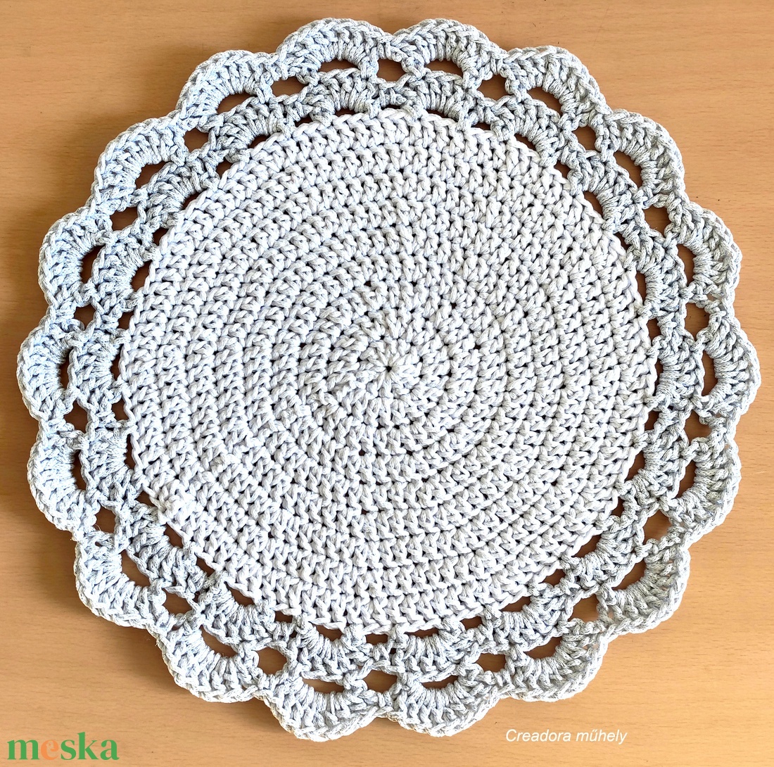 Horgolt asztalközép, kis terítő, tányéralátét többféle színeben fényes széllel - otthon & életmód - lakástextil - abrosz, terítő - asztalközép terítő - Meska.hu