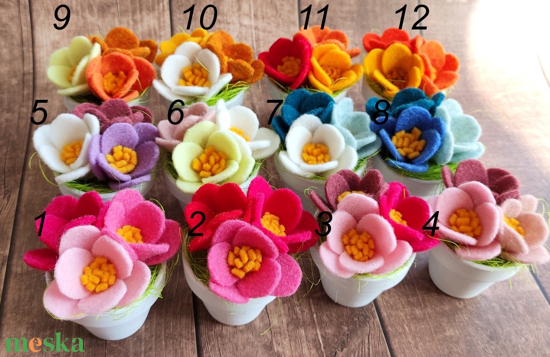 Nőnapi ajándék, gyapjúfilc virágok cserépben választható színben - otthon & életmód - virágdekoráció - virágdíszek - asztali virágdísz - Meska.hu