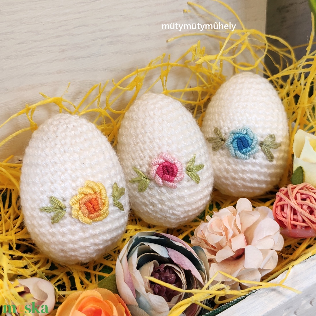 Horgolt húsvéti tojás rózsával - ünnepi díszek, dekorációk - húsvéti díszek és dekorációk - húsvéti tojás, hímestojás - Meska.hu