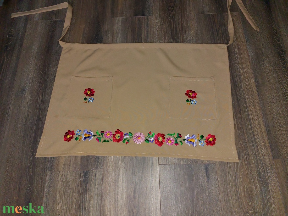 Kalocsai kötény - otthon & életmód - konyhafelszerelés, tálalás - konyhai textil - kötény - Meska.hu Kalocsai kötény - otthon & életmód - konyhafelszerelés, tálalás - konyhai textil - kötény - Meska.hu