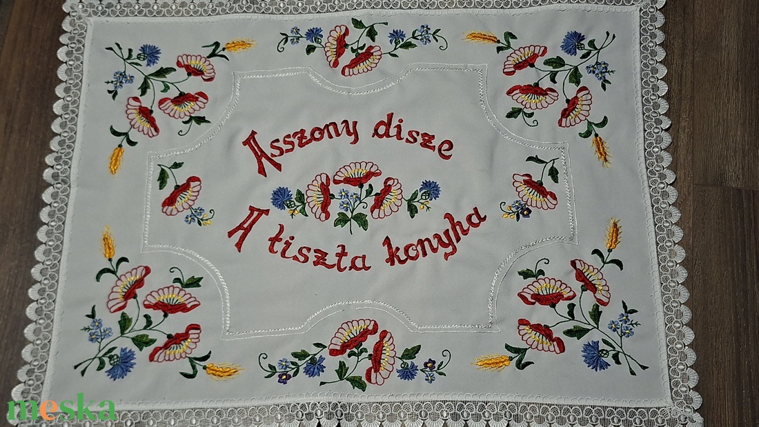 Hímzett falvédő  - otthon & életmód - lakástextil - falvédő - Meska.hu