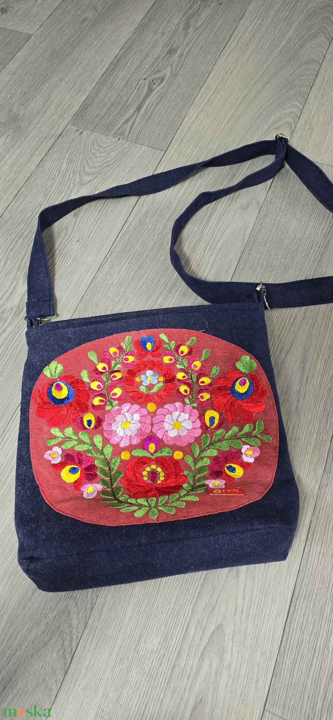 Himzett táska  - táska & tok - kézitáska & válltáska - belső rendező - Meska.hu