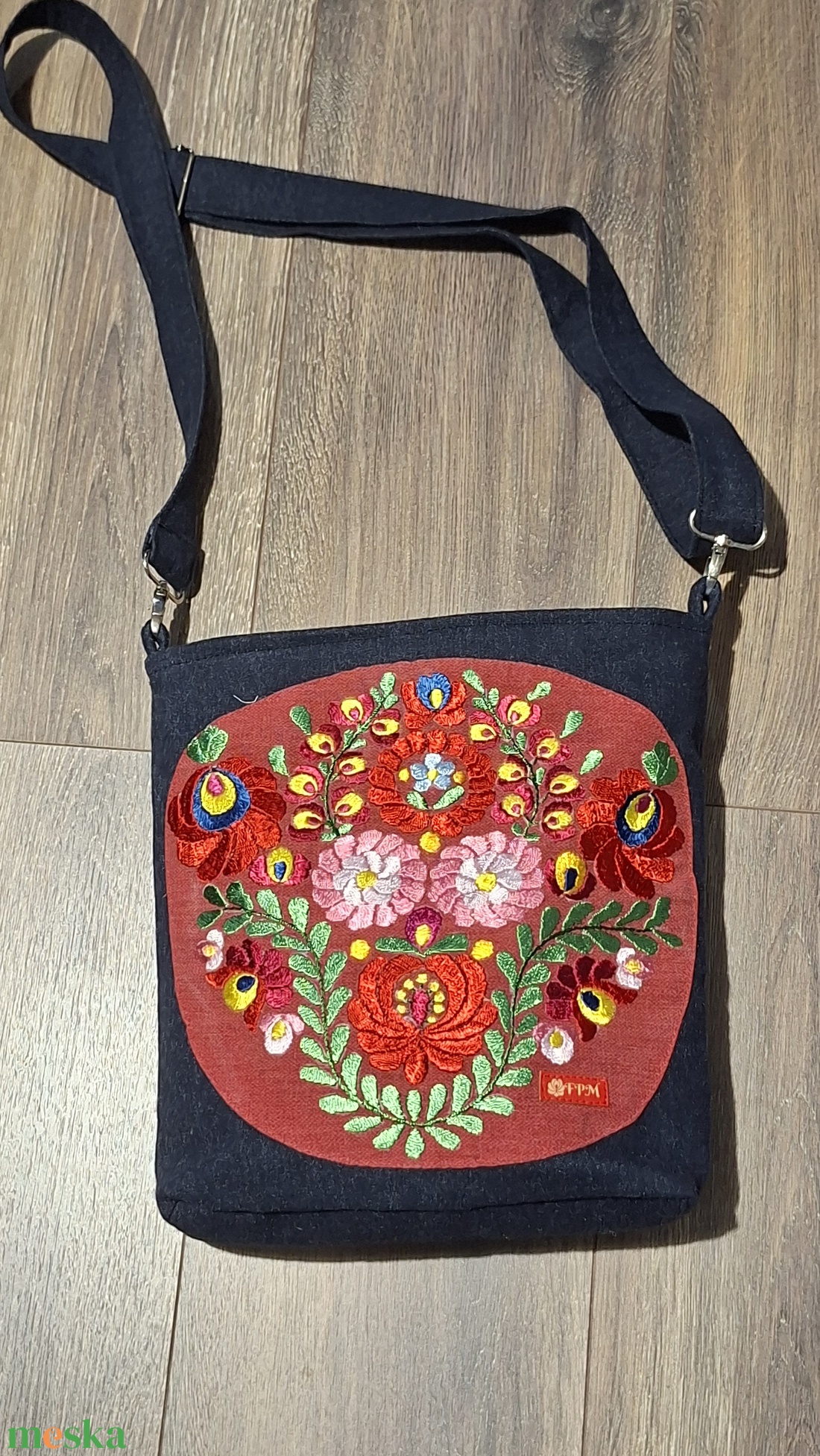 Himzett táska  - táska & tok - kézitáska & válltáska - belső rendező - Meska.hu