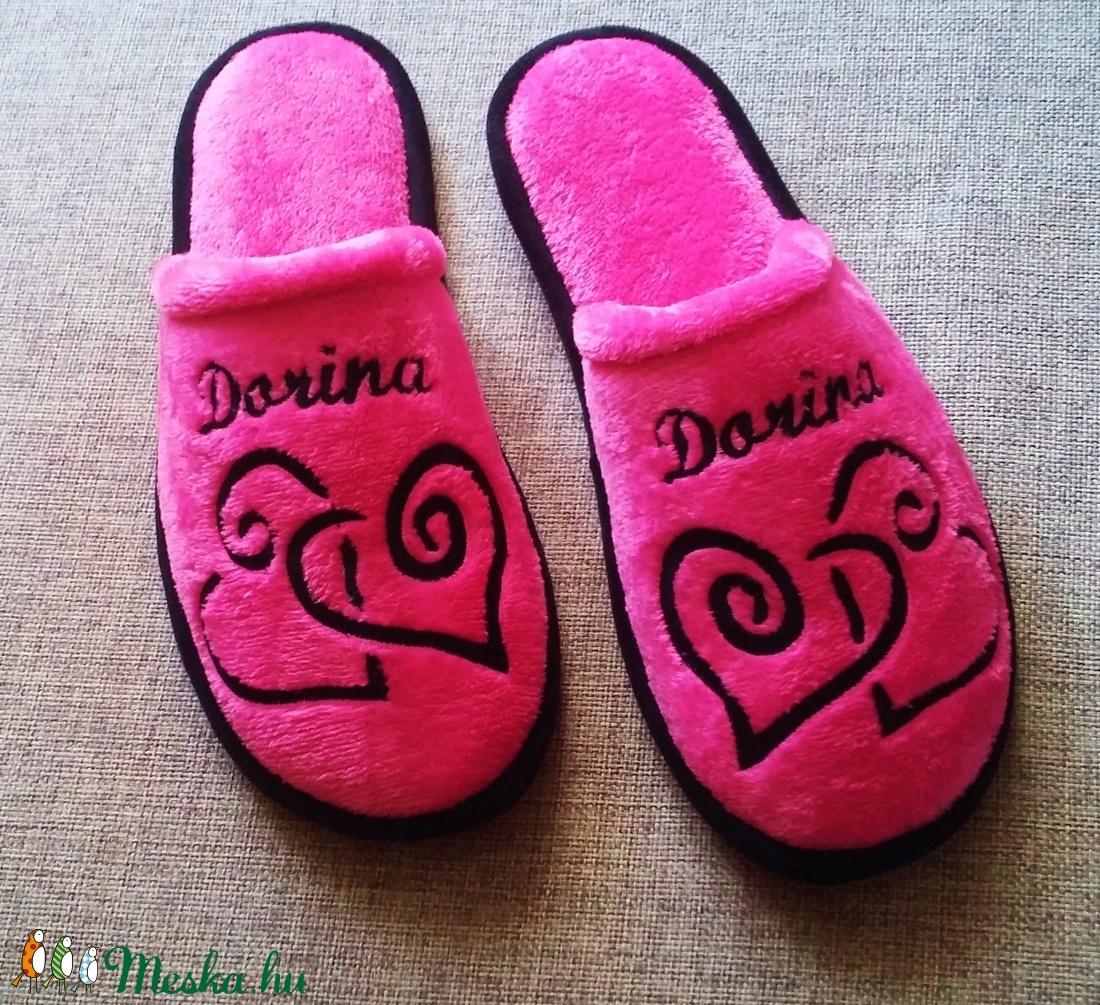 Pihe-puha, vidám, meleg, hímzett szobapapucs téli estékre,  -  - Meska.hu