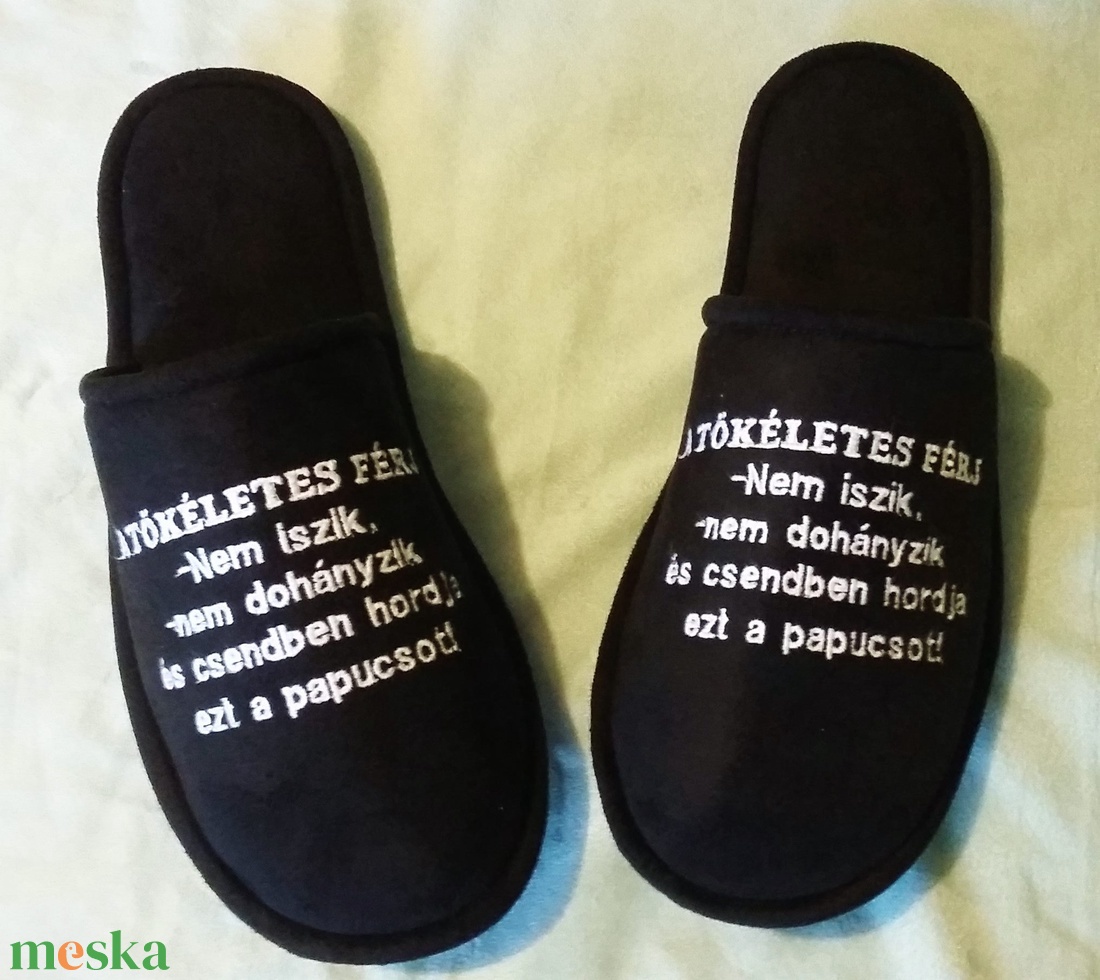 Tökéletes férj egyedi hímzett szobapapucs - esküvő - legénybúcsú - Meska.hu