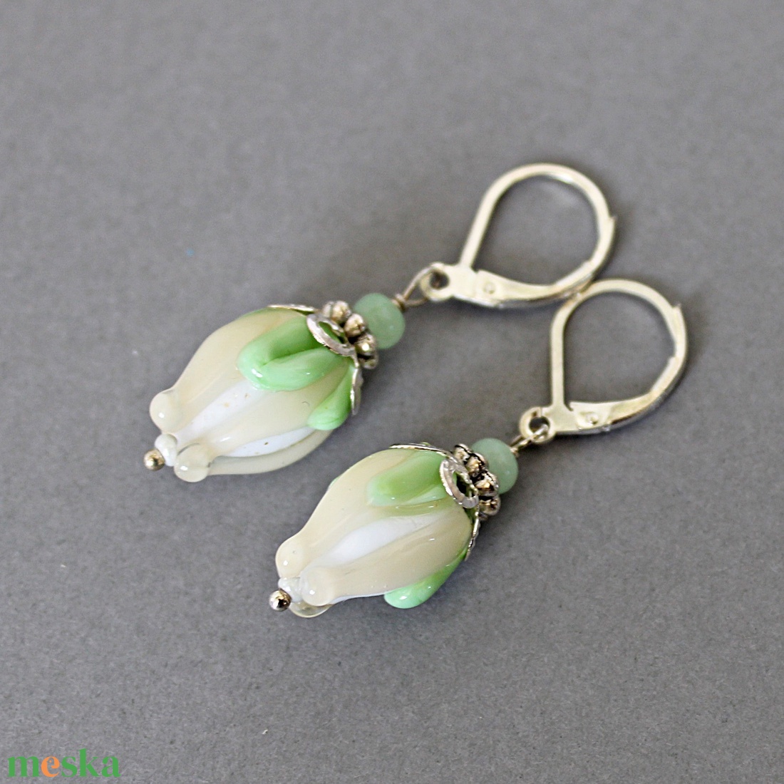 Alice - krém-fehér lámpagyöngy virág fülbevaló, MURÁNÓI üvegékszer - ékszer - fülbevaló - lógó fülbevaló - Meska.hu