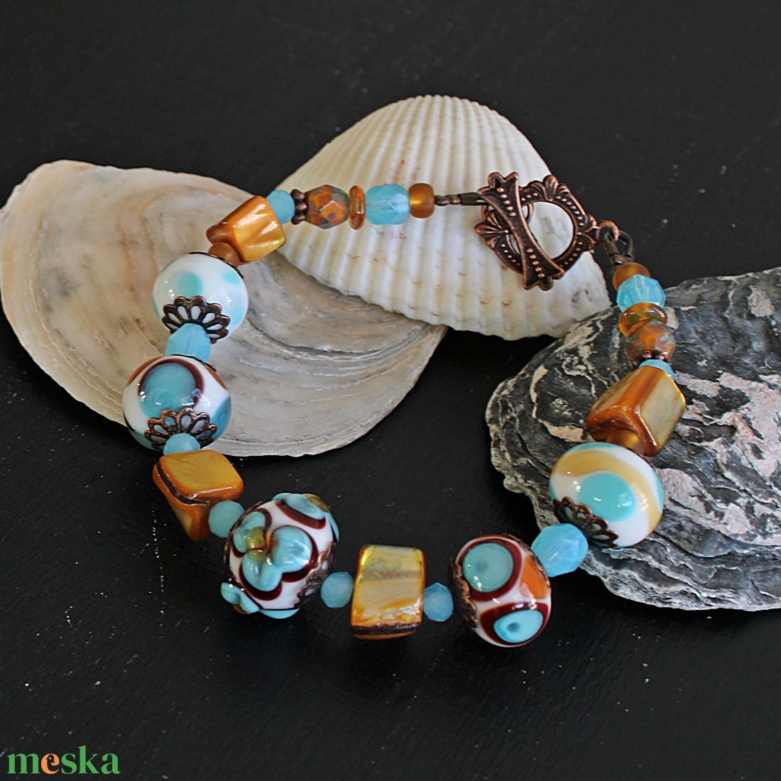 Riviera - tengerparti hangulatú egyedi lámpagyöngy karkötő, MURÁNÓI üveg ékszer, klasszikus stílusú üvegékszer  - ékszer - karkötő - gyöngyös karkötő - Meska.hu