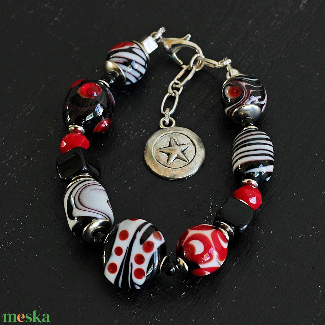 Alfa Rosso - vörös fekete lámpagyöngy karkötő, MURÁNÓI üveg ékszer - ékszer - karkötő - gyöngyös karkötő - Meska.hu