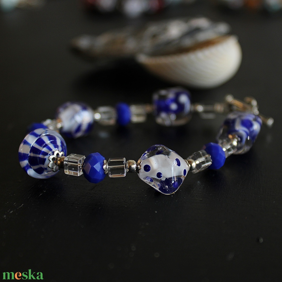 Kék fehér lámpagyöngy karkötő, klasszikus üveggyöngy karkötő, MURÁNÓI üveg ékszer, romantikus karkötő - ékszer - karkötő - gyöngyös karkötő - Meska.hu