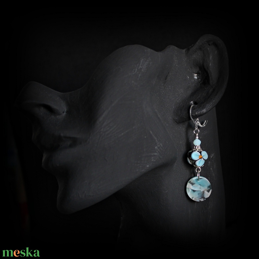 Nefelejcs - kék virágos lámpagyöngy fülbevaló, tavaszi üveggyöngy fülbevaló, MURÁNÓI üvegékszer - ékszer - fülbevaló - lógó fülbevaló - Meska.hu