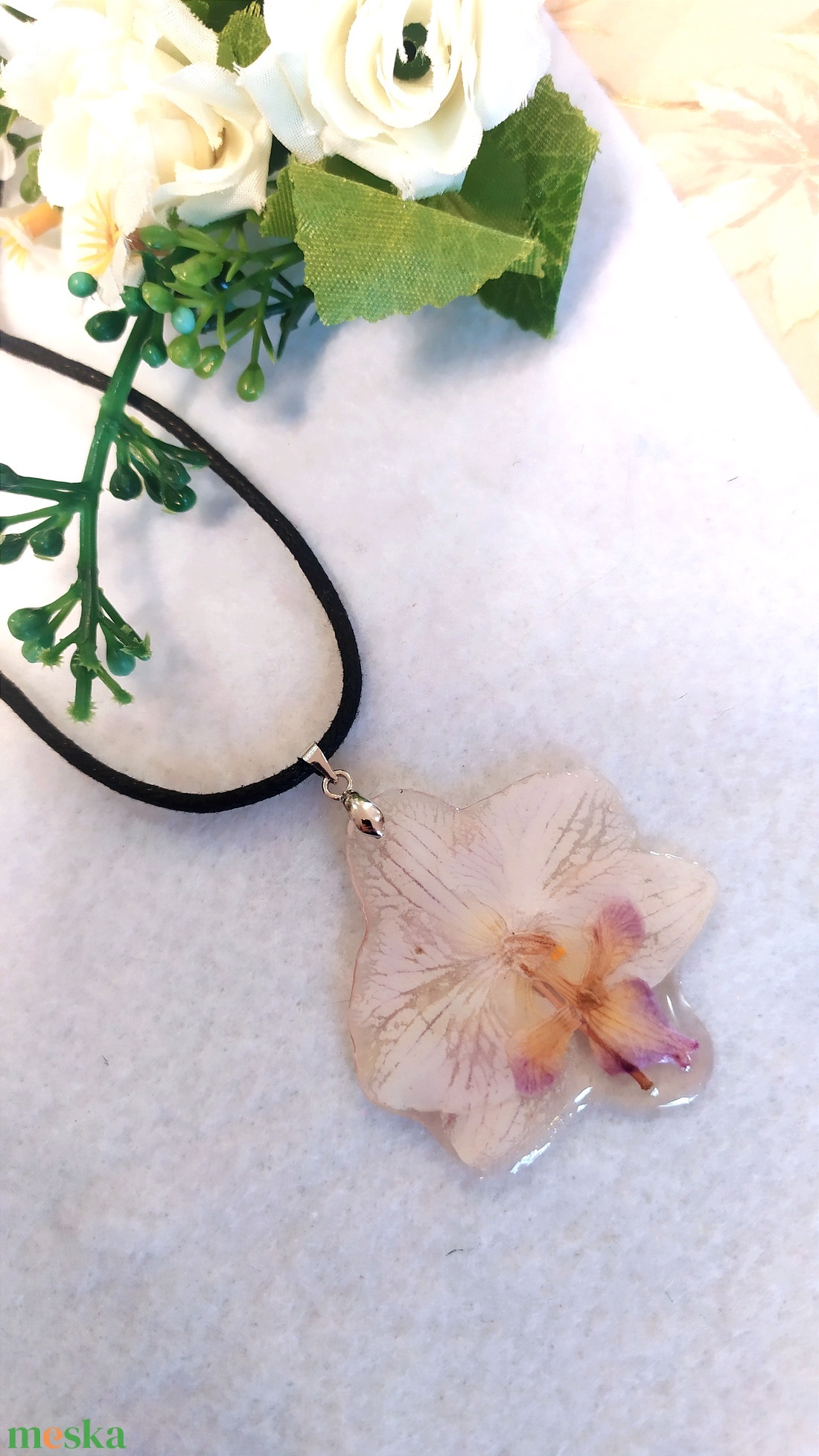 Orchidea műgyanta ékszer  - ékszer - nyaklánc - medál - Meska.hu