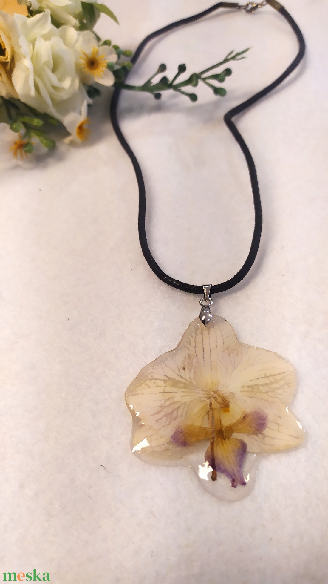 Orchidea műgyanta ékszer  - ékszer - nyaklánc - medál - Meska.hu