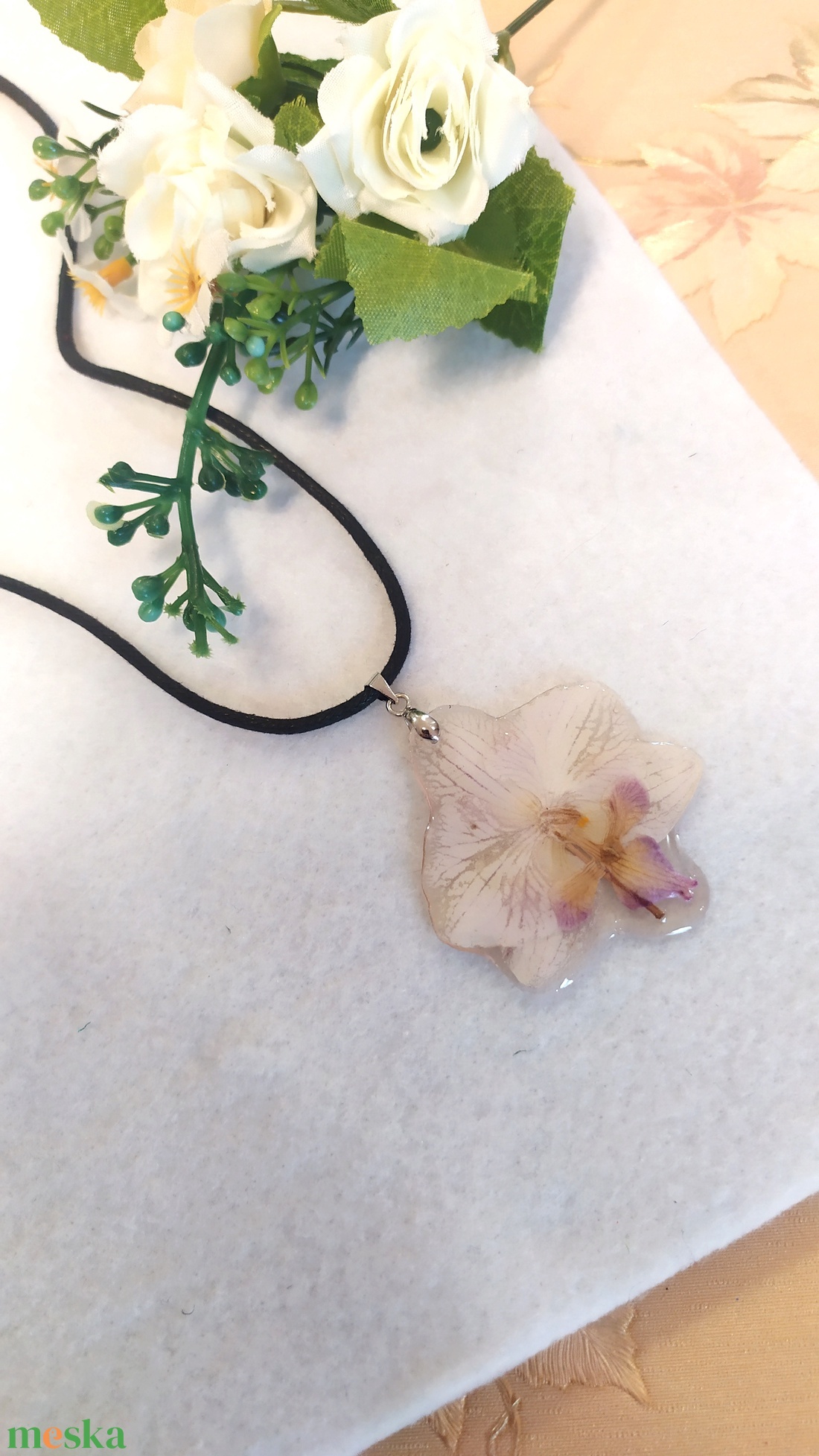 Orchidea műgyanta ékszer  - ékszer - nyaklánc - medál - Meska.hu