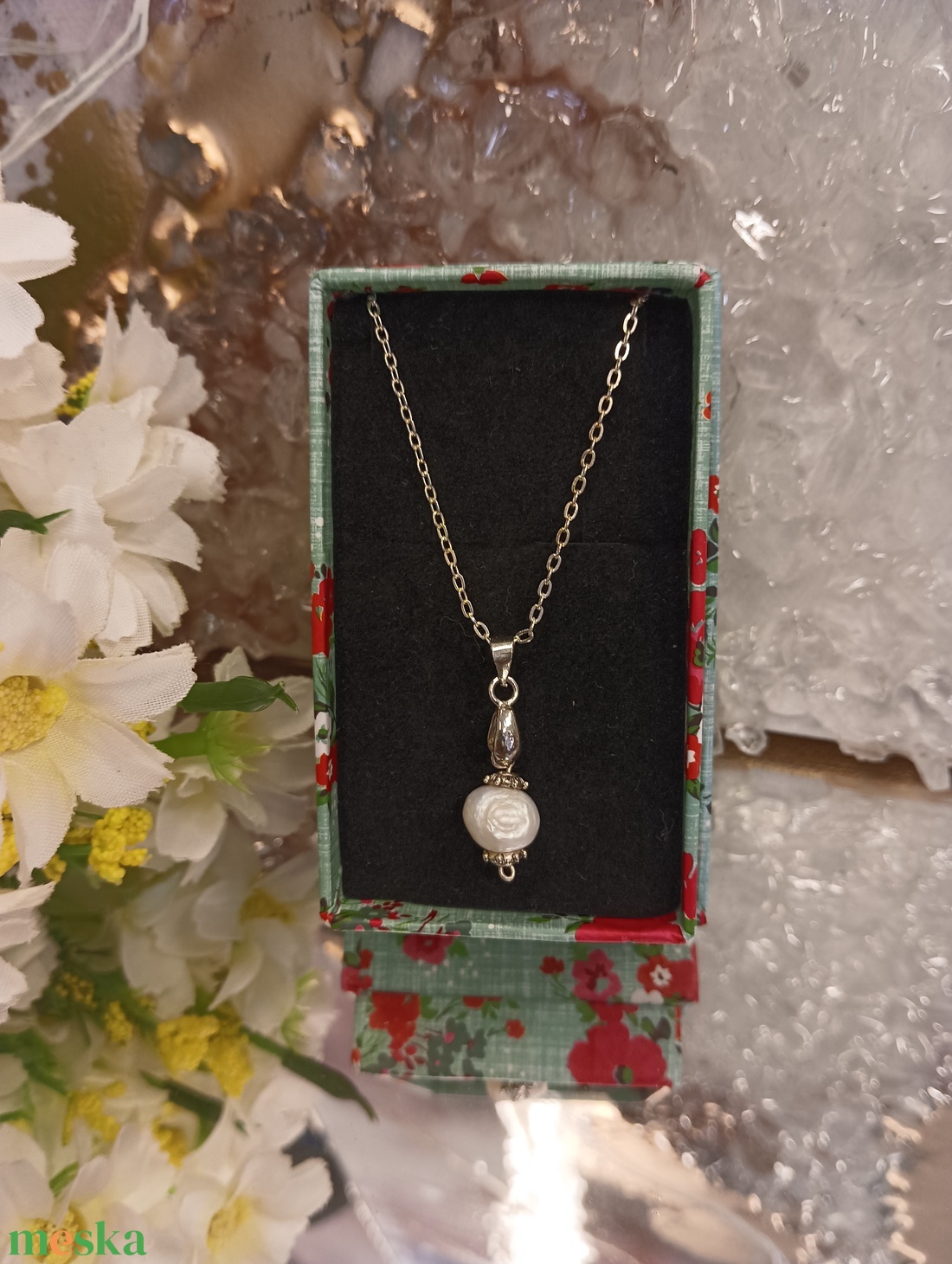 Selymes kagylógyöngy lánc - ékszer - nyaklánc - medálos nyaklánc - Meska.hu