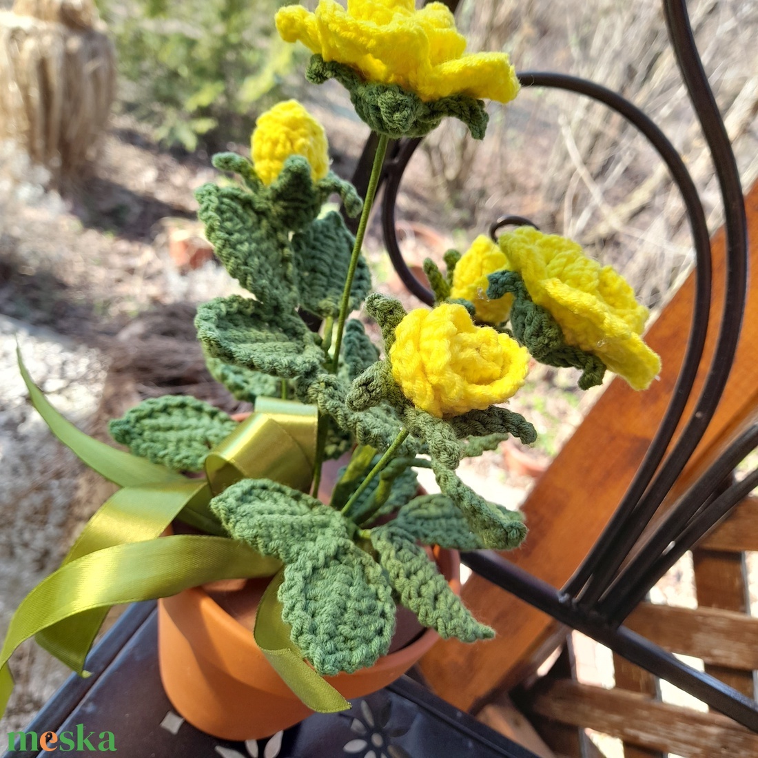 Horgolt cserepes rózsa - otthon & életmód - virágdekoráció - virágok - virágcsokor - Meska.hu