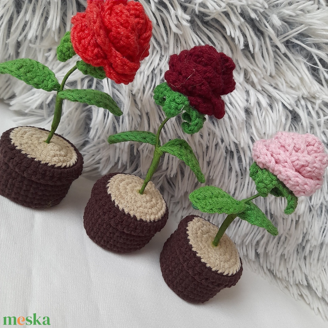 Horgolt mini virágok - karácsony - karácsonyi lakásdekoráció - karácsonyi lakásdíszek - Meska.hu