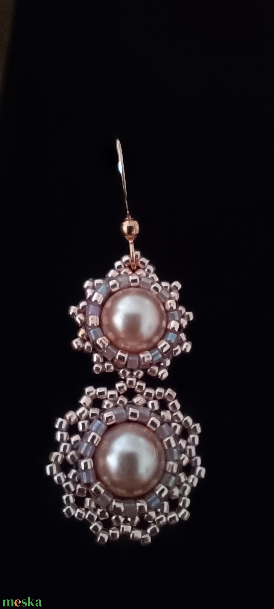 Rosegold színű üveggyöngy fülbevaló - ékszer - fülbevaló - lógós kerek fülbevaló - Meska.hu Rosegold színű üveggyöngy fülbevaló - ékszer - fülbevaló - lógós kerek fülbevaló - Meska.hu