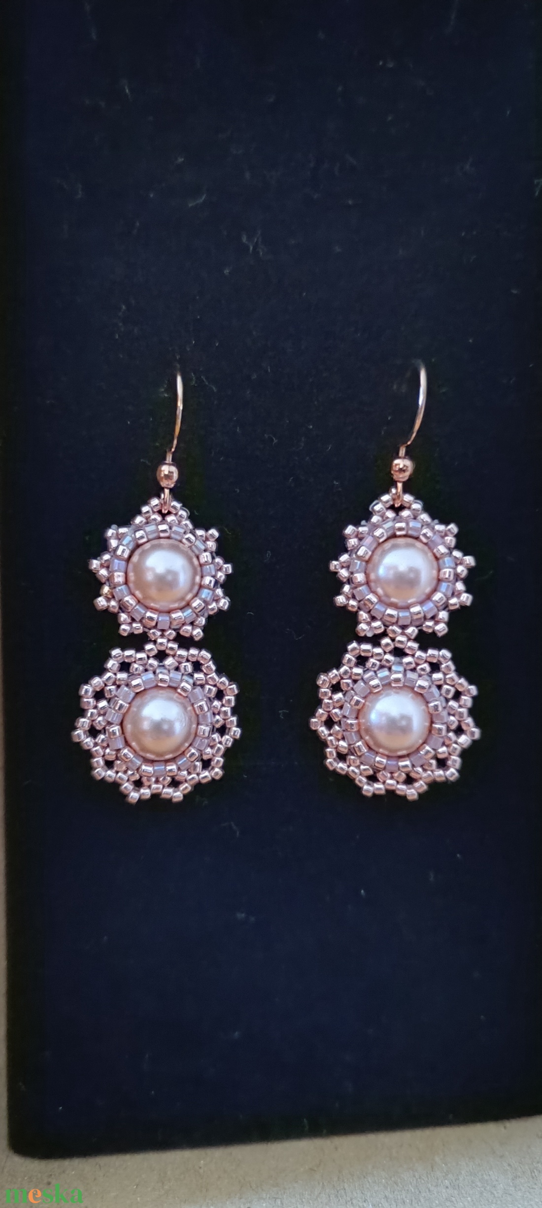 Rosegold színű üveggyöngy fülbevaló - ékszer - fülbevaló - lógós kerek fülbevaló - Meska.hu Rosegold színű üveggyöngy fülbevaló - ékszer - fülbevaló - lógós kerek fülbevaló - Meska.hu