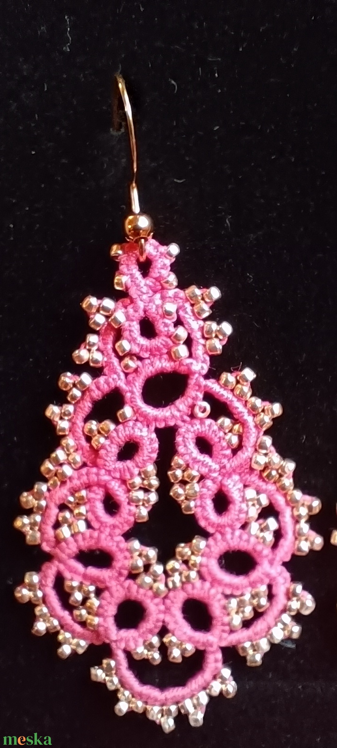 Pink és rosegold hajócsipke fülbevaló üveggyöngy díszítéssel nemesacél akasztóval - ékszer - fülbevaló - csillár fülbevaló - Meska.hu