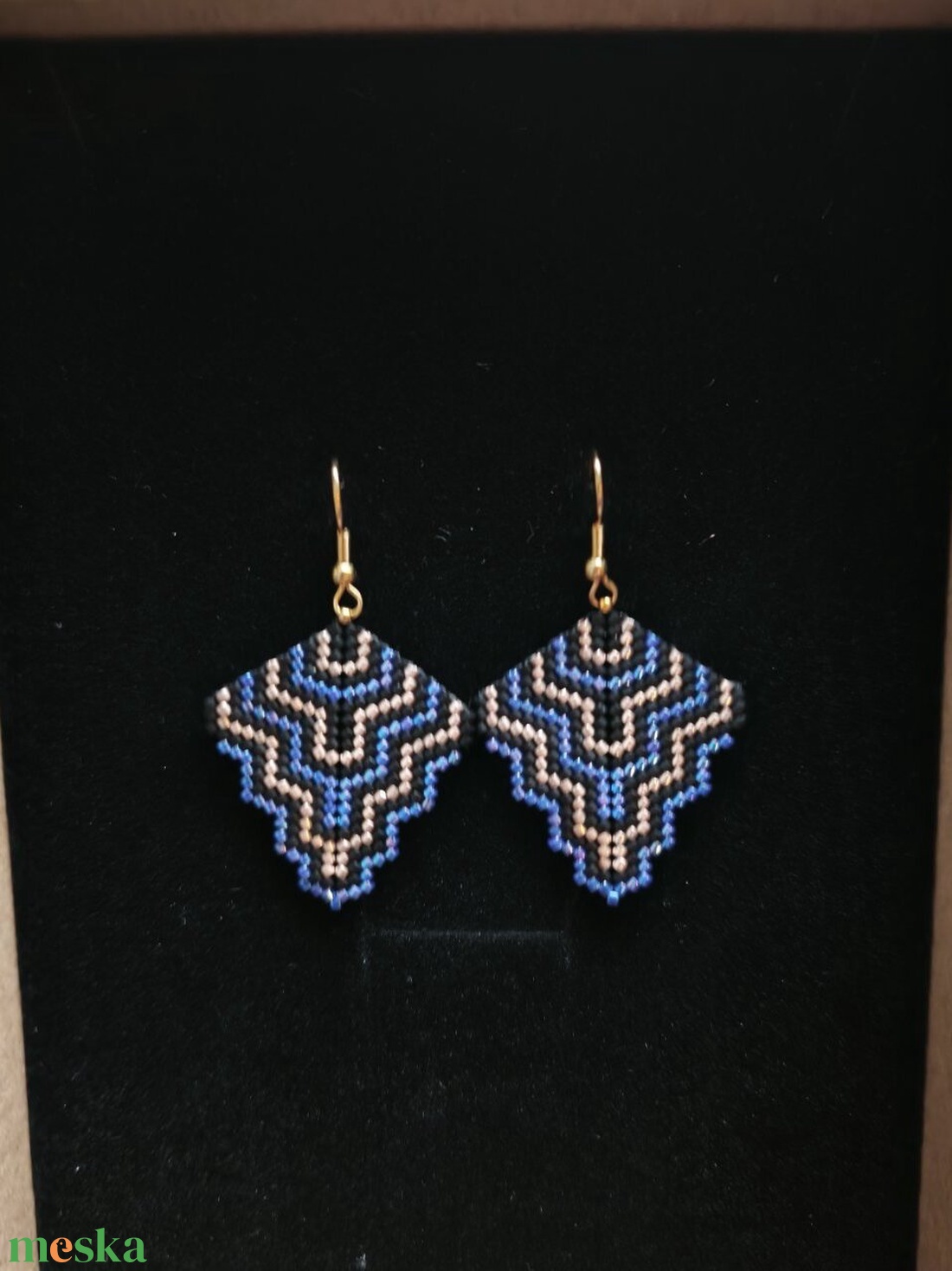 Geometrikus fülbevaló üveggyönyből - ékszer - fülbevaló - lógó fülbevaló - Meska.hu