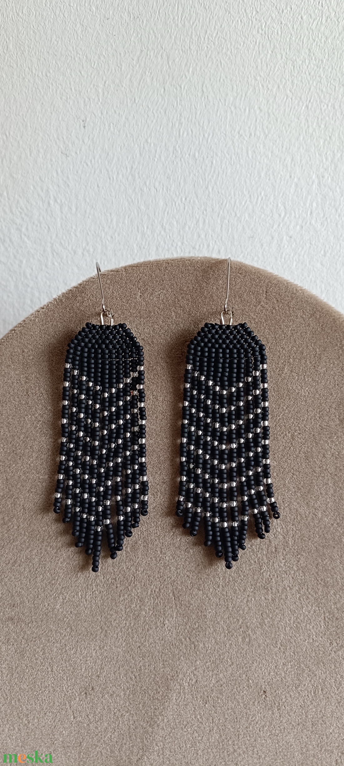 Pöttyös csíkos rojtos üveggyöngy fülbevaló  - ékszer - fülbevaló - lógó fülbevaló - Meska.hu