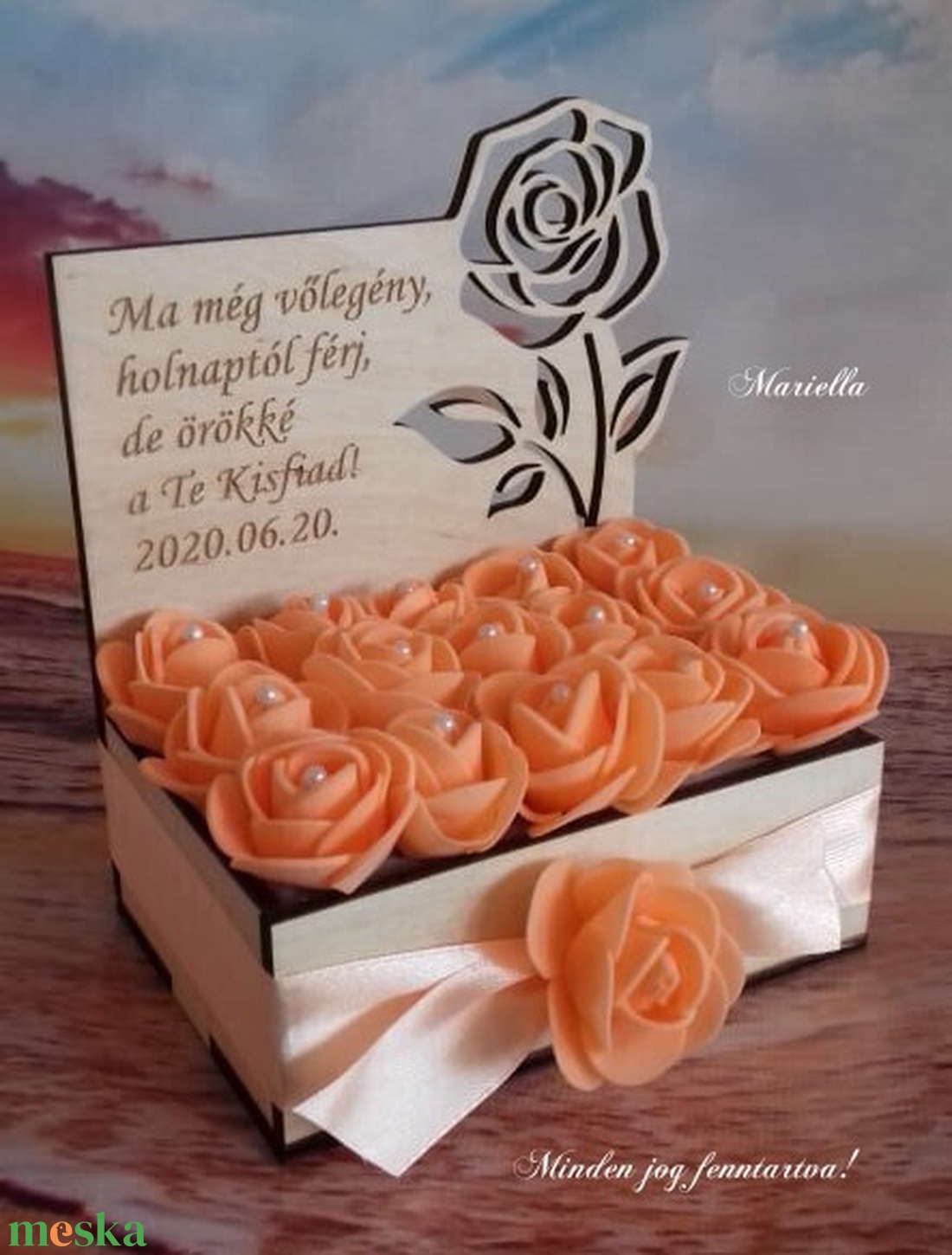 Szülőköszöntő rózsabox gravírozva, áttört mintával - esküvő - emlék & ajándék - szülőköszöntő ajándék - Meska.hu