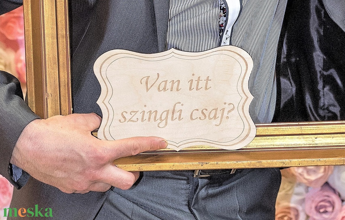 Van itt szingli csaj? Esküvői vicces tábla fotózáshoz, fotósarokhoz - esküvő - dekoráció - tábla & jelzés - Meska.hu Van itt szingli csaj? Esküvői vicces tábla fotózáshoz, fotósarokhoz - esküvő - dekoráció - tábla & jelzés - Meska.hu