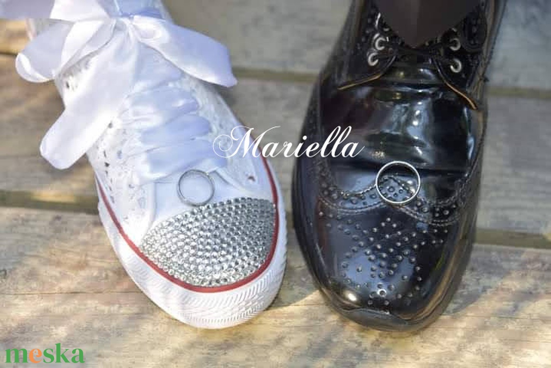 KÉSZTERMÉK! 38-s Csipkés /horgolt menyasszonyi tornacipő strasszokkal - esküvő - cipő és cipőklipsz - Meska.hu