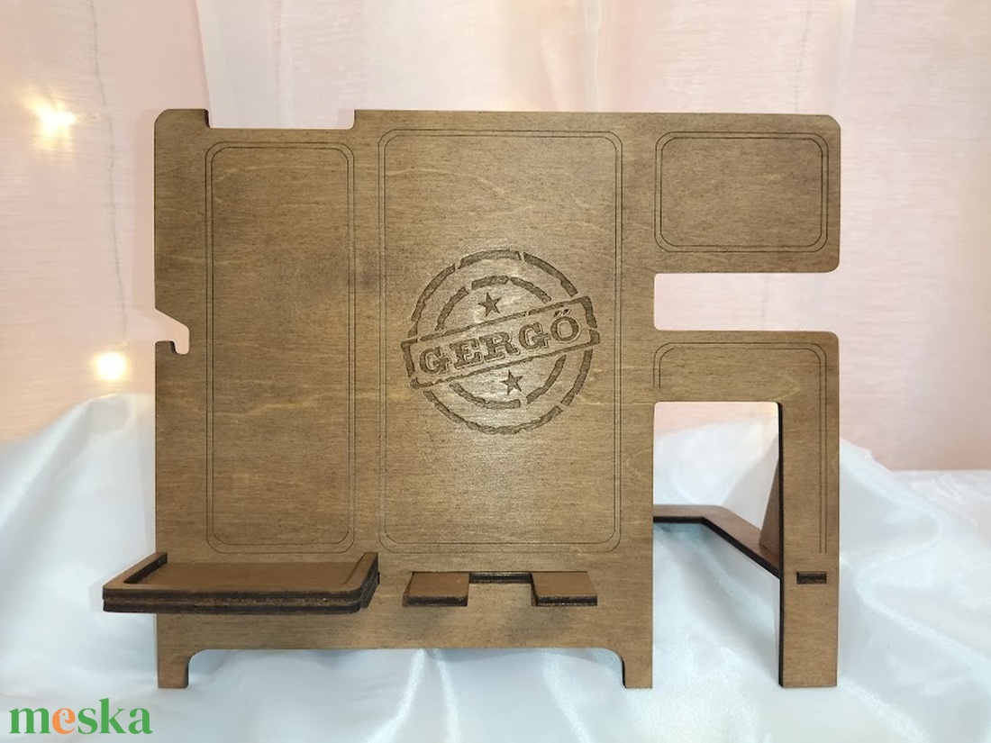 Névre szóló:Asztali rendező, asztali inas,telefontartó diófa páccal - otthon & életmód - tárolás & rendszerezés - íróasztali tároló - Meska.hu