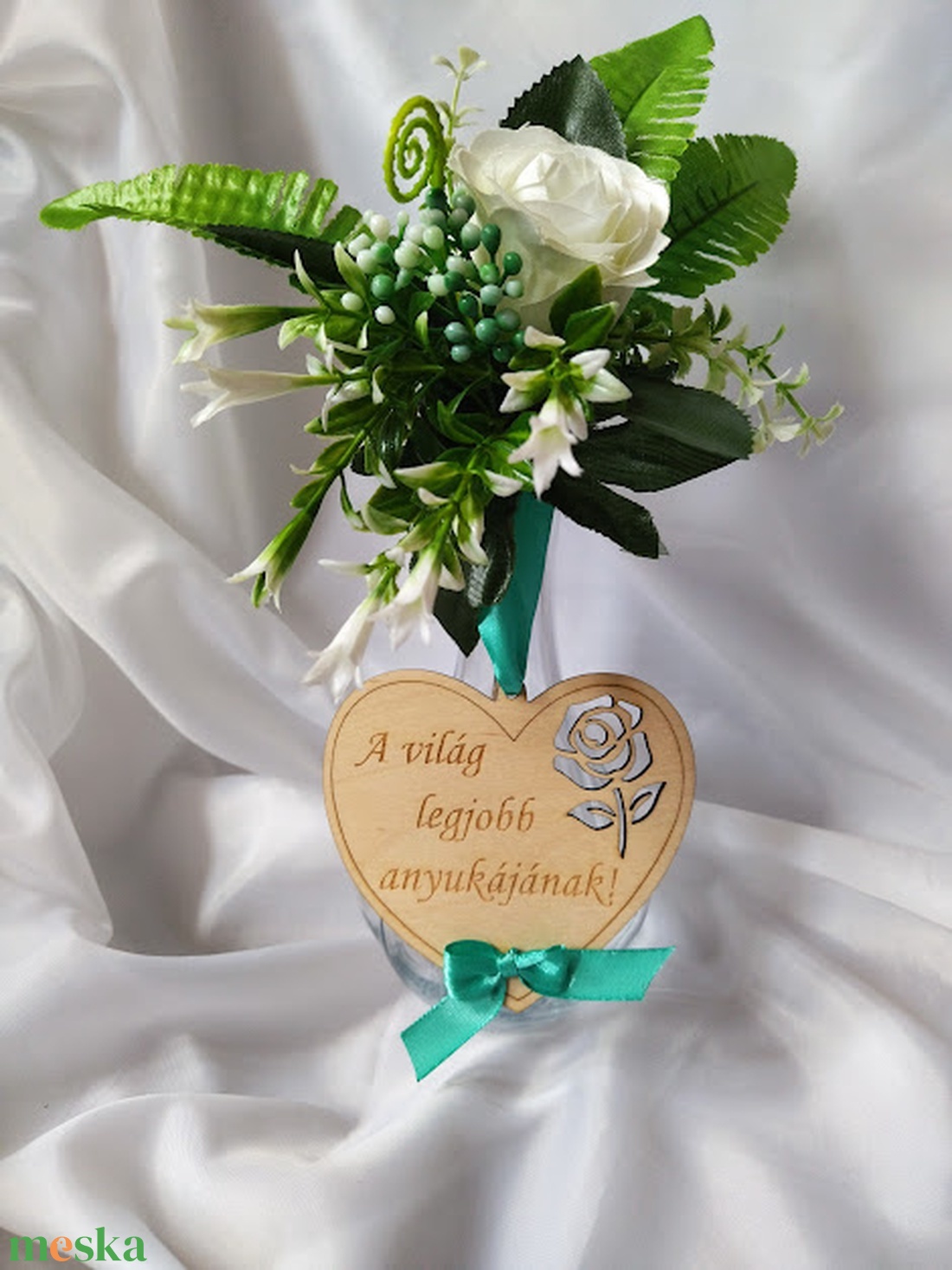 A világ legjobb anyukájának ( mentazöld ) Anyák Napja- szív alakú ajándék, ajándékkísérő - otthon & életmód - dekoráció - fali és függő dekoráció - függődísz - Meska.hu