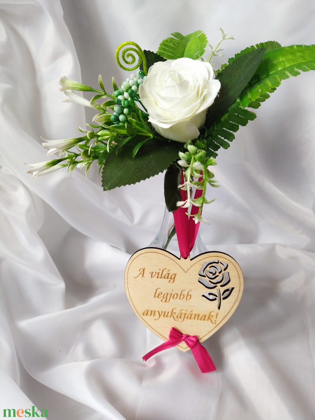 A világ legjobb anyukájának ( pink ) Anyák Napja- szív alakú ajándék, ajándékkísérő - otthon & életmód - dekoráció - fali és függő dekoráció - függődísz - Meska.hu