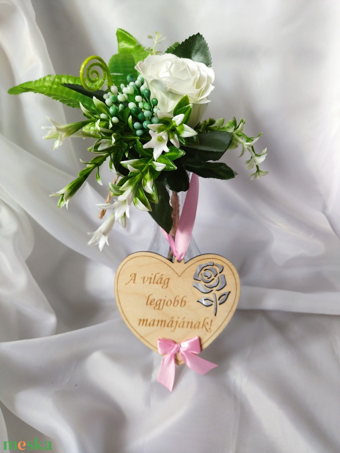 A világ legjobb mamájának ( rózsaszín ) Anyák Napja- szív alakú ajándék, ajándékkísérő - otthon & életmód - dekoráció - fali és függő dekoráció - függődísz - Meska.hu