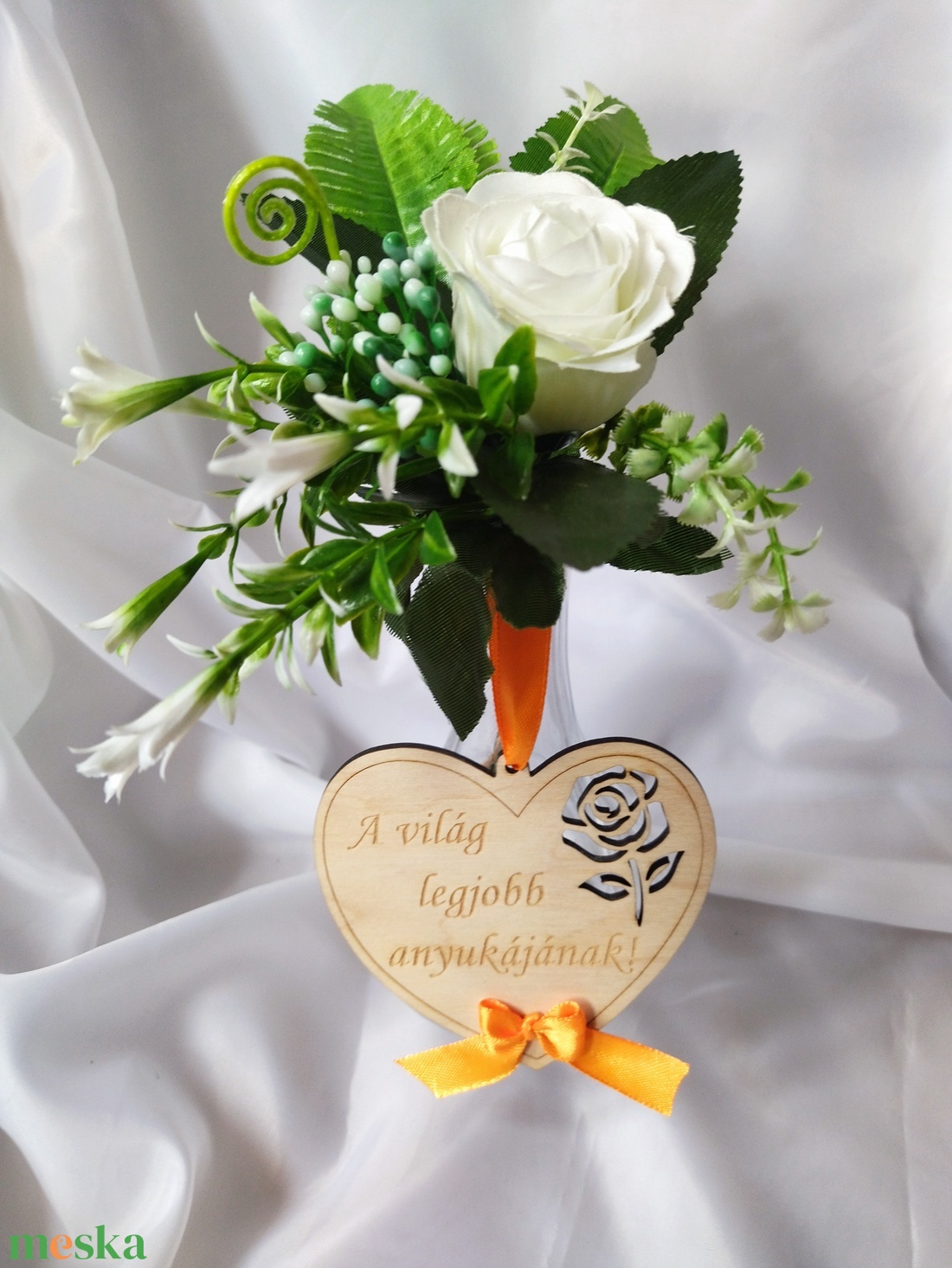 A világ legjobb anyukájának ( narancs ) Anyák Napja- szív alakú ajándék, ajándékkísérő - otthon & életmód - dekoráció - fali és függő dekoráció - függődísz - Meska.hu