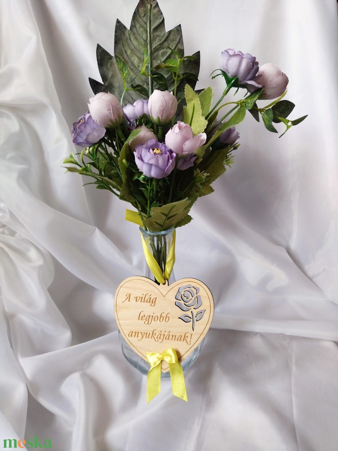 A világ legjobb anyukájának ( sárga ) Anyák Napja- szív alakú ajándék, ajándékkísérő - otthon & életmód - dekoráció - fali és függő dekoráció - függődísz - Meska.hu