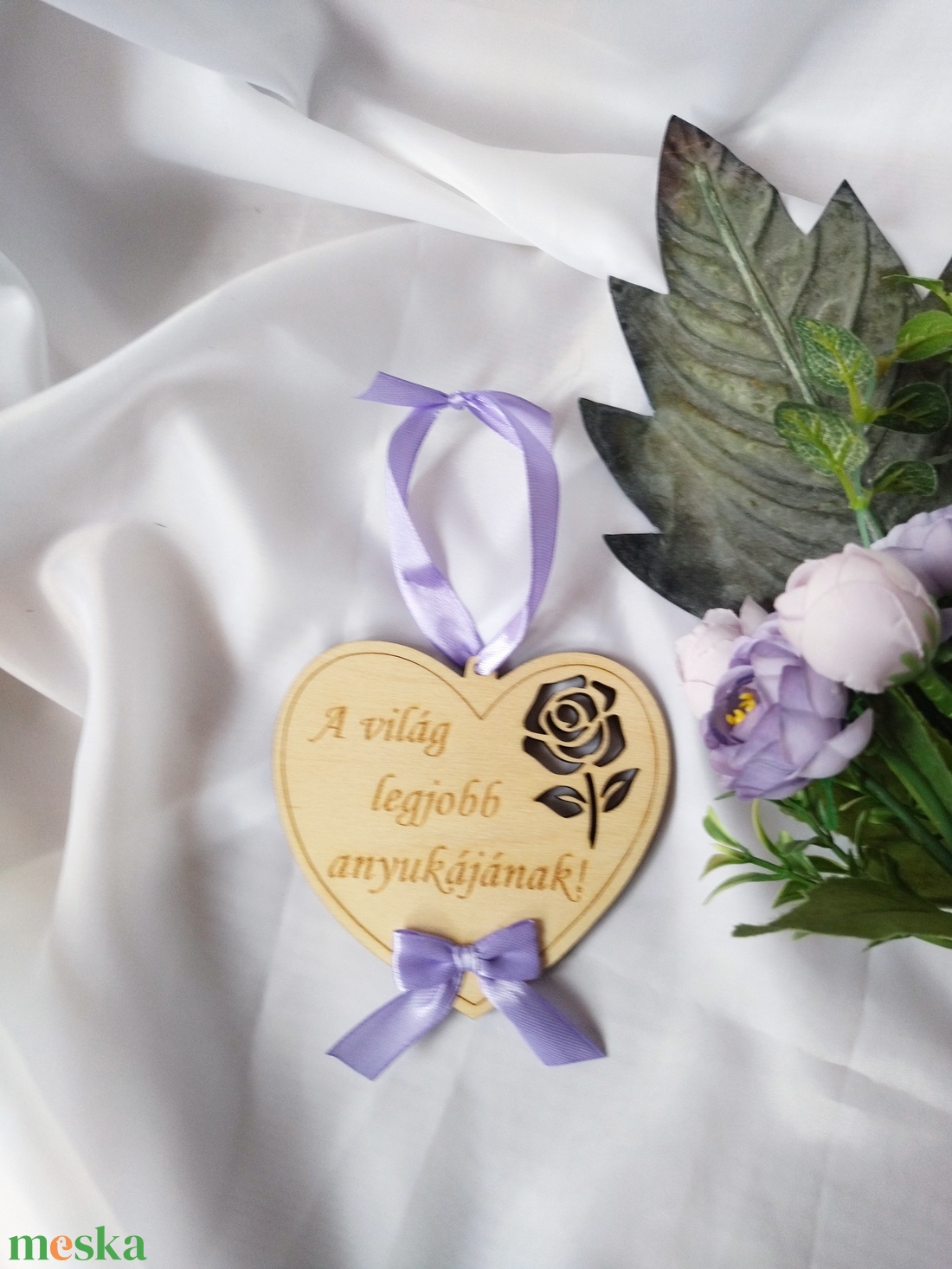 A világ legjobb anyukájának ( levendula ) Anyák Napja- szív alakú ajándék, ajándékkísérő - otthon & életmód - dekoráció - fali és függő dekoráció - függődísz - Meska.hu