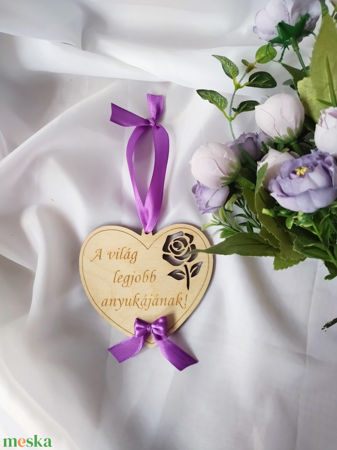 A világ legjobb anyukájának ( lila ) Anyák Napja- szív alakú ajándék, ajándékkísérő - otthon & életmód - dekoráció - fali és függő dekoráció - függődísz - Meska.hu