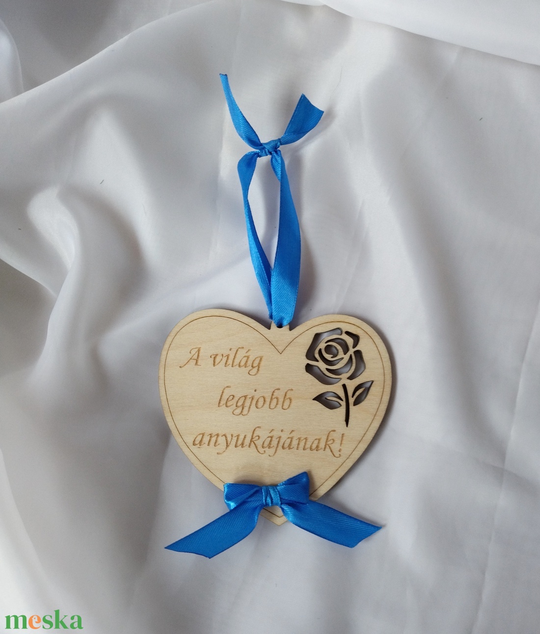 A világ legjobb anyukájának ( királykék ) Anyák Napja- szív alakú ajándék, ajándékkísérő - otthon & életmód - dekoráció - fali és függő dekoráció - függődísz - Meska.hu