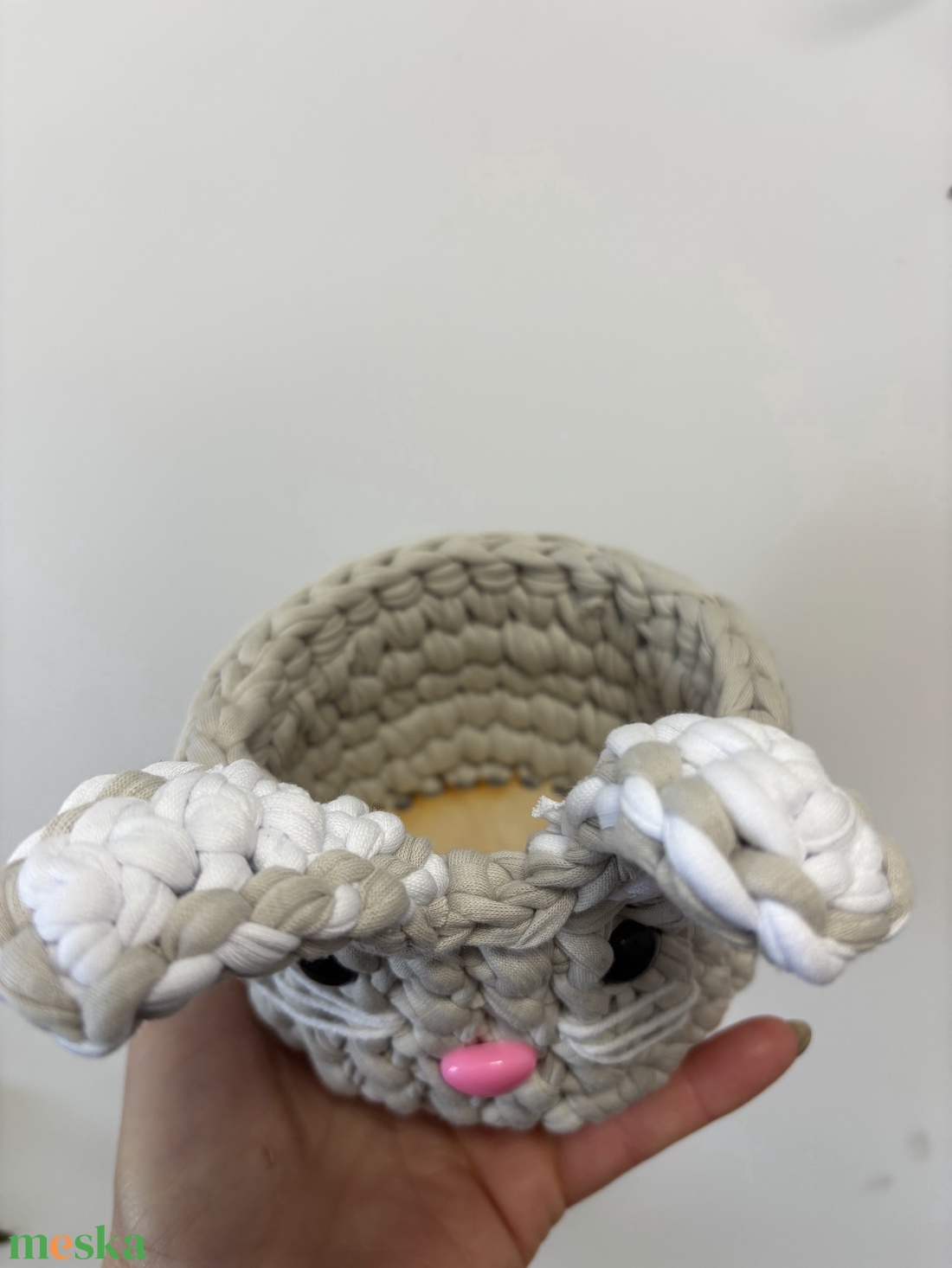 Nyuszis horgolt tároló - otthon & életmód - dekoráció - asztal és polc dekoráció - zenedoboz - Meska.hu