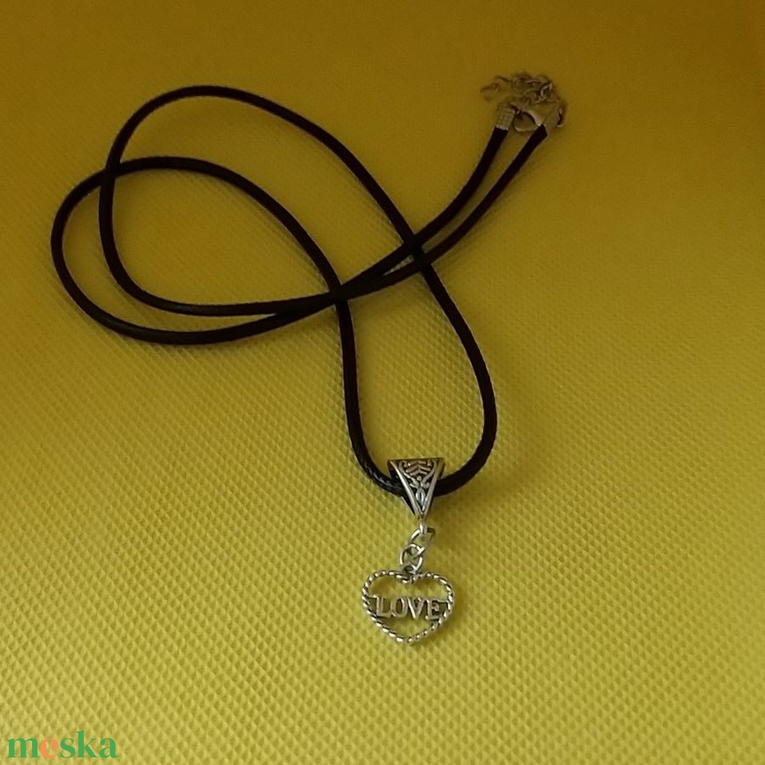 LOVE feliratú medál fekete bőrszálon. - ékszer - nyaklánc - medálos nyaklánc - Meska.hu LOVE feliratú medál fekete bőrszálon. - ékszer - nyaklánc - medálos nyaklánc - Meska.hu