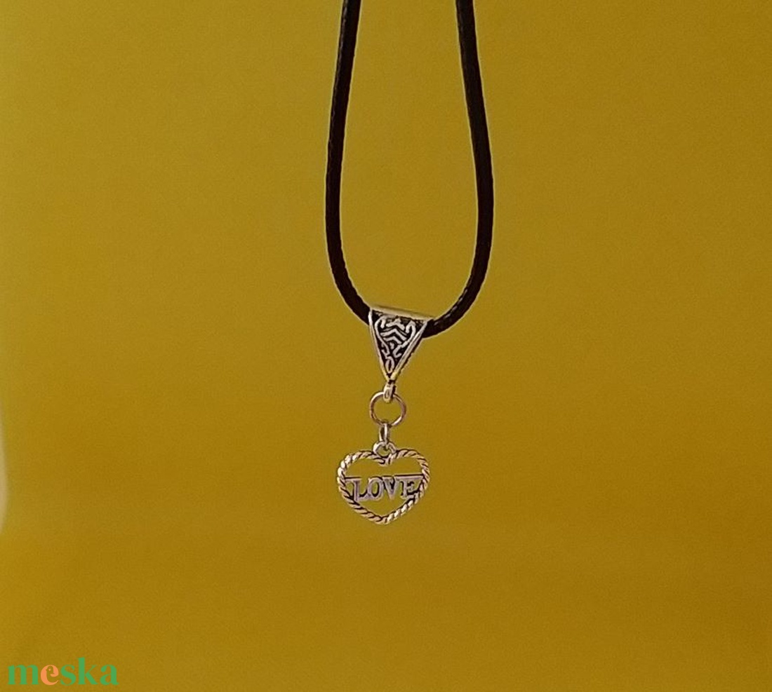 LOVE feliratú medál fekete bőrszálon. - ékszer - nyaklánc - medálos nyaklánc - Meska.hu LOVE feliratú medál fekete bőrszálon. - ékszer - nyaklánc - medálos nyaklánc - Meska.hu