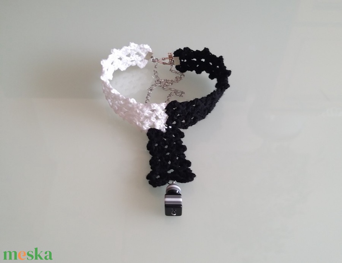 Fekete - fehér nyakpánt - ékszer - nyaklánc - nyakpánt, gallér - Meska.hu