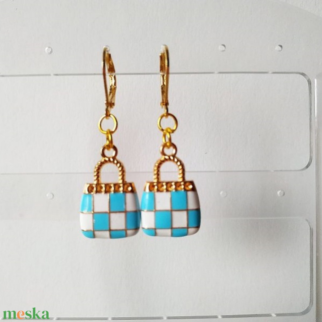 Kis retikül medálos fülbevaló lányoknak - ékszer - fülbevaló - lógó fülbevaló - Meska.hu