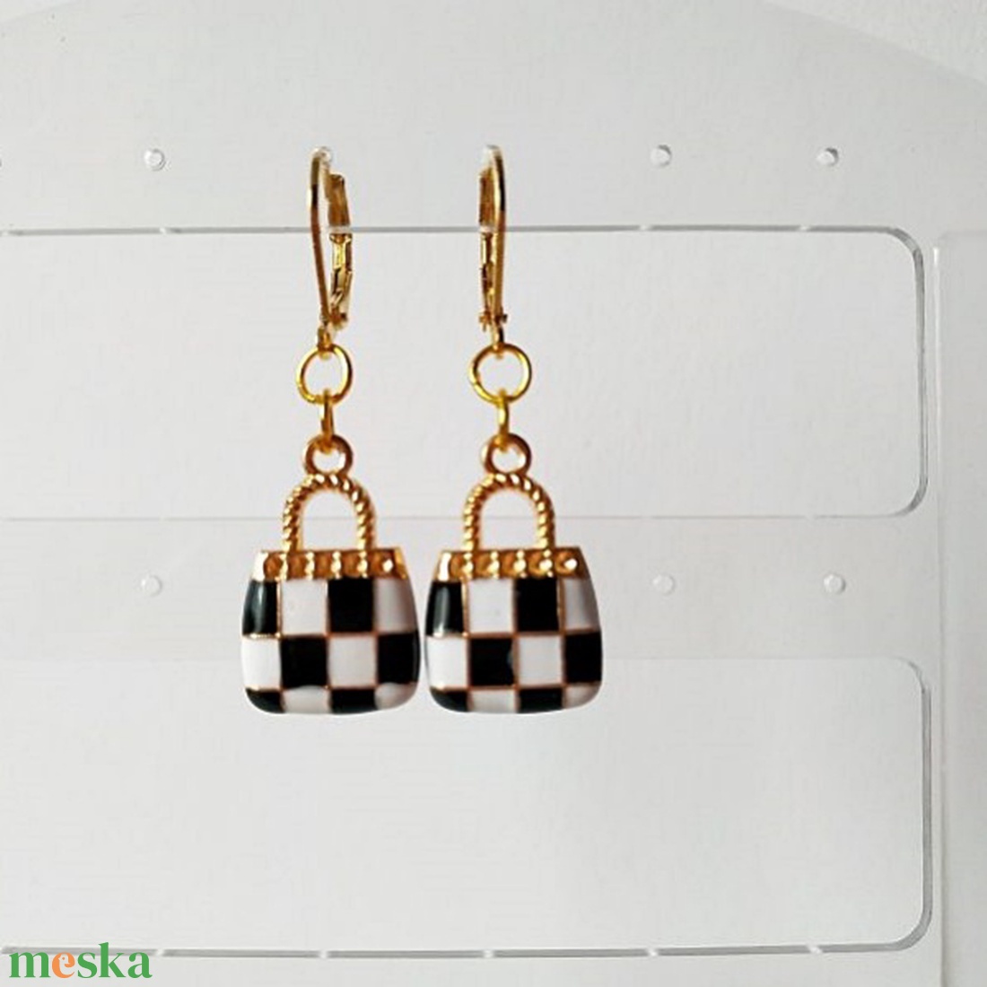 Kis retikül medálos fülbevaló lányoknak - ékszer - fülbevaló - lógó fülbevaló - Meska.hu